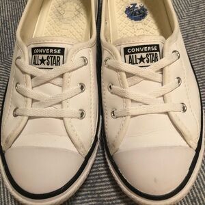 EUC Women’s Converse White All Star Sneakers